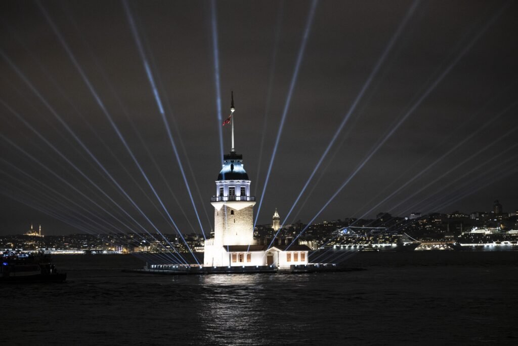 Maiden's Tower lighting